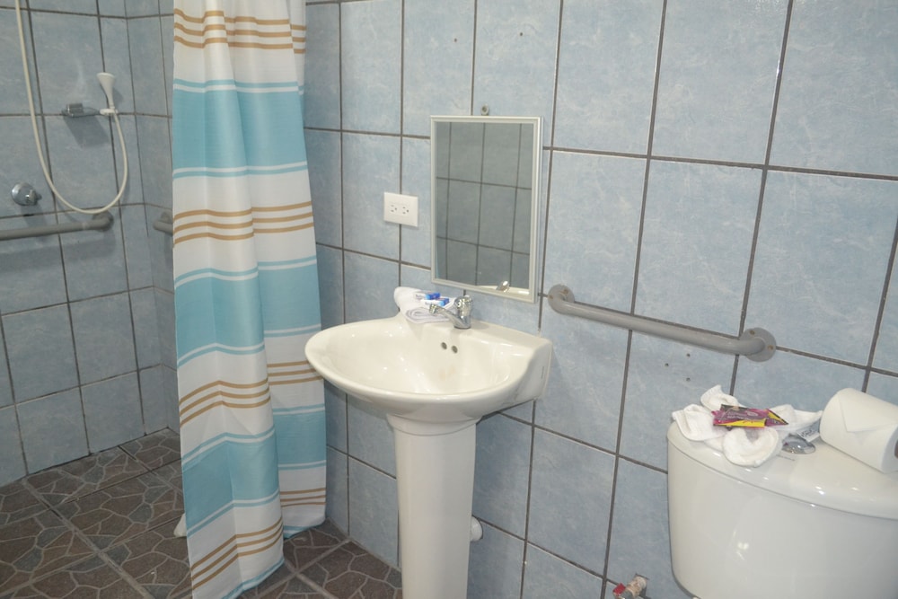 Standard Room, 2 Double Beds, Ground Floor photo 2