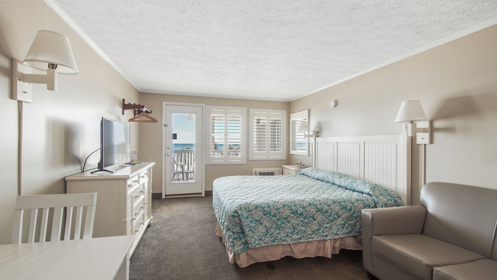 Comfort Studio, 1 King Bed with Sofa bed, Kitchen, Beach View