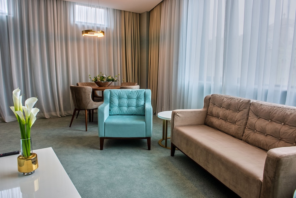 Suite - Photo 5