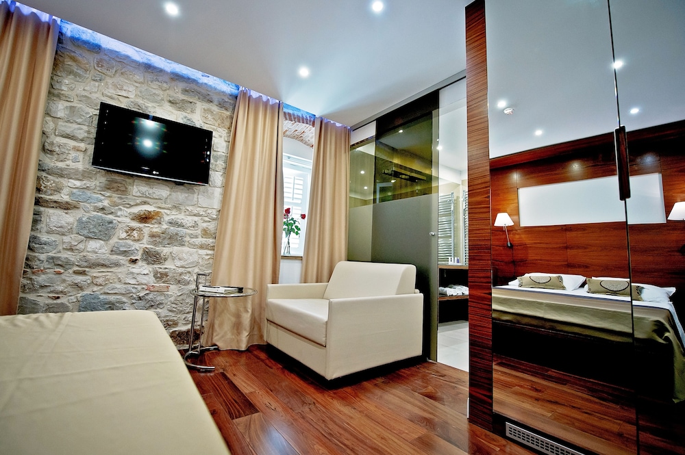 Deluxe Double or Twin Room - Photo 7