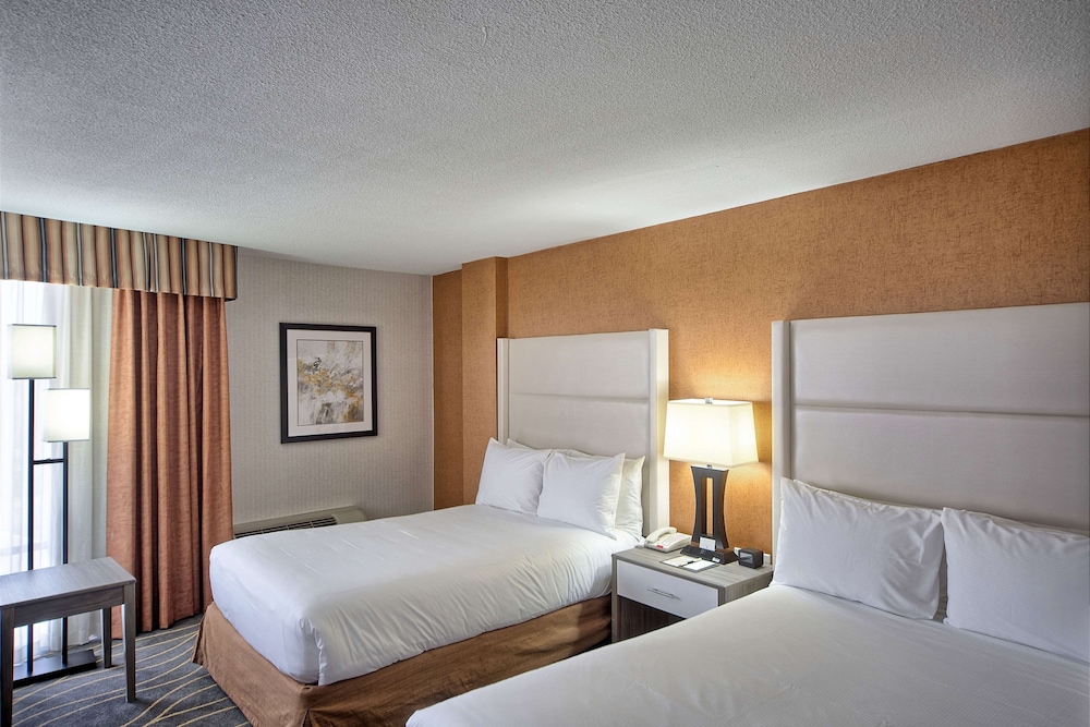 Room, 2 Double Beds - Photo 1