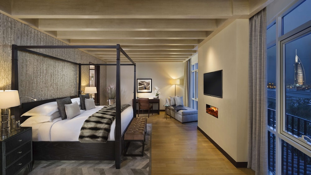 Aspen Three-Bedroom Ski Chalet-Access to Snow Park in Ski Dubai for 2 (once per stay),Private Butler