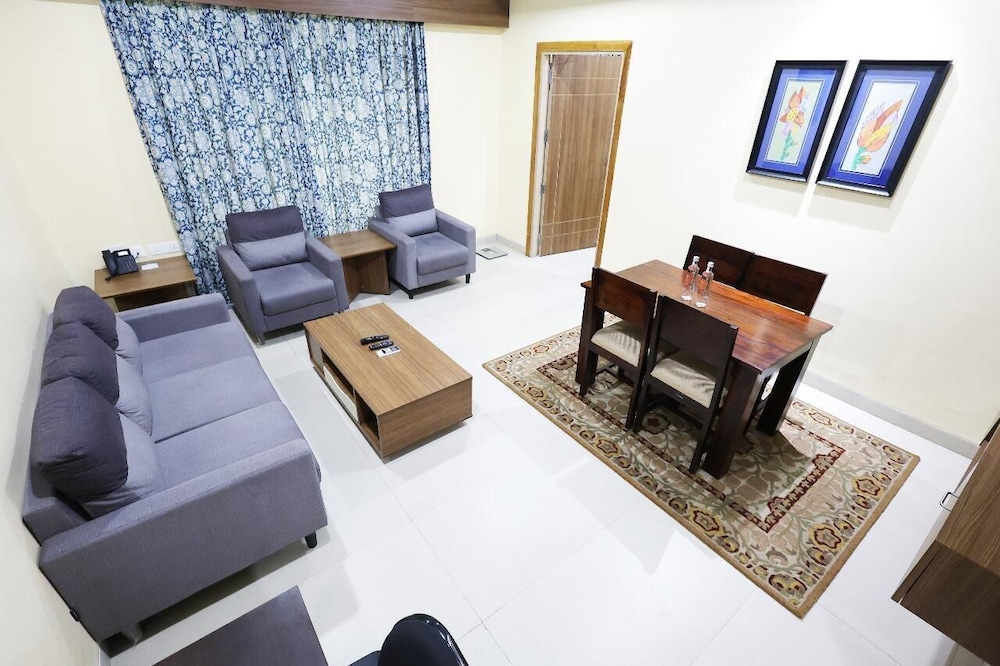 Deluxe Suite - Photo 2