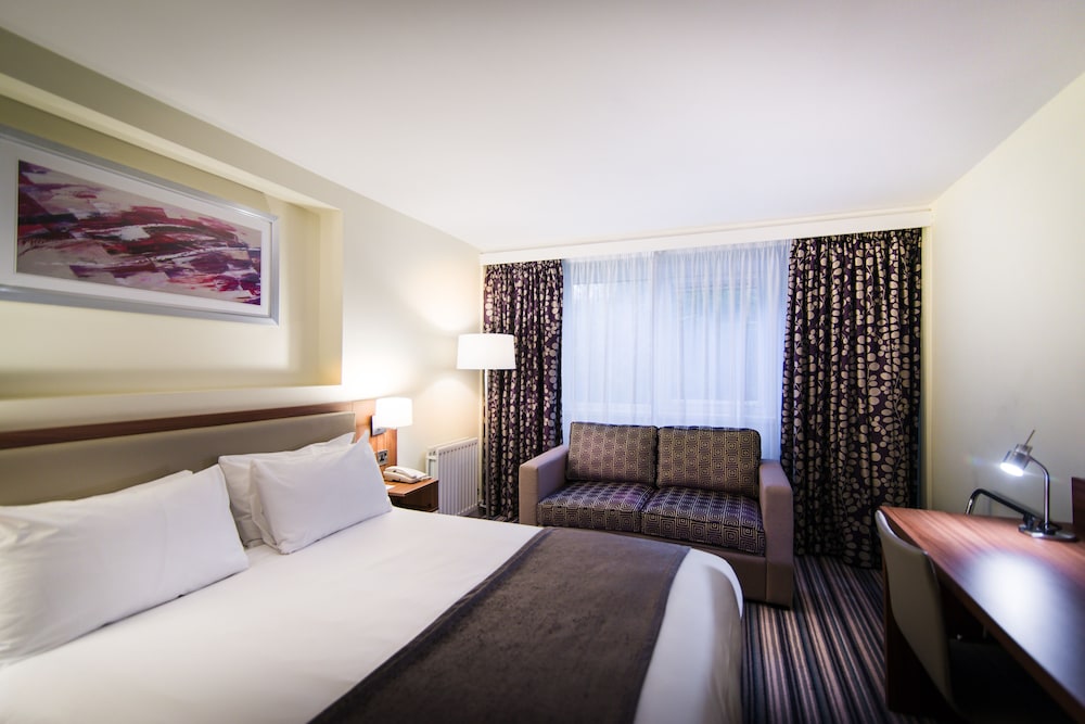 Standard Room, 1 King Bed with Sofa bed - Photo 1