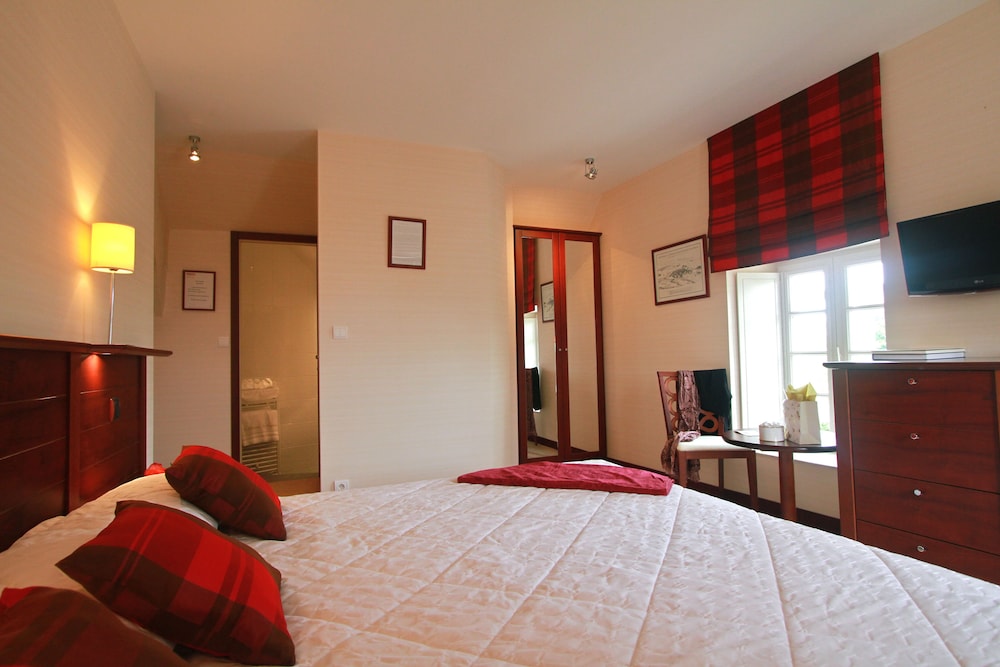 Deluxe Double Room, 1 King Bed, Private Bathroom, Garden View photo 1