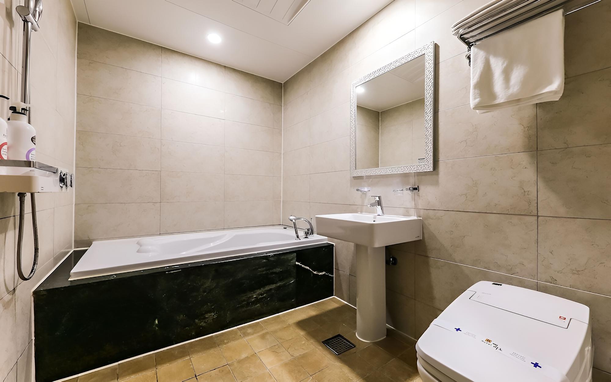 Room (Premium Movie Room (up to KRW 5000 di) - Photo 5