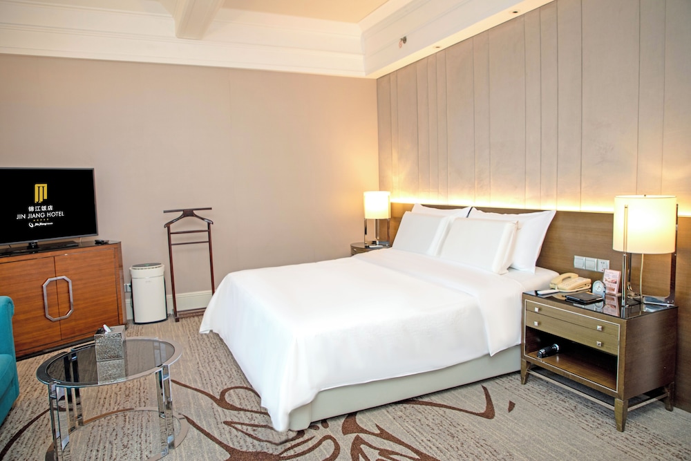 Cathay Building Al Deep Sleep Premier Deluxe King Bed Room
