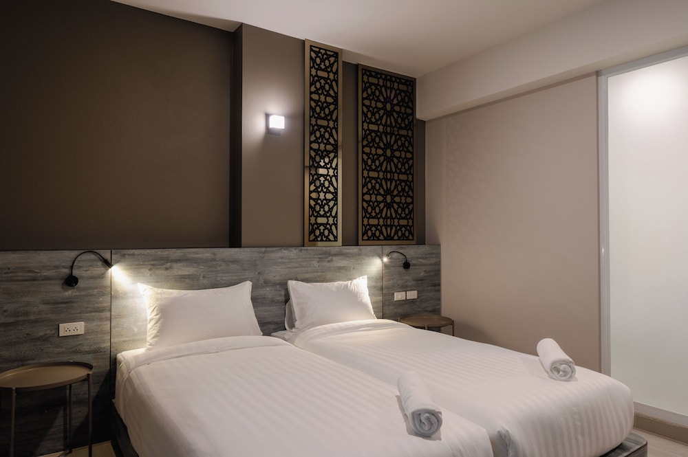 Standard Twin Room - Photo 4