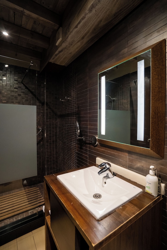 Double Room - Photo 12