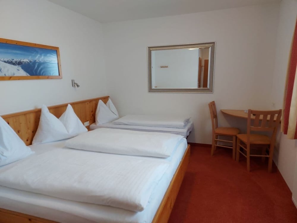 Double Room, Ensuite (mit Zustellbett) photo 3