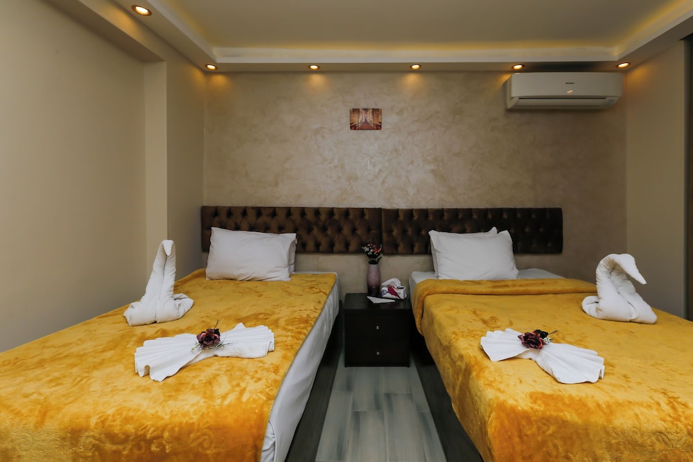 Panoramic Quadruple Room photo 3