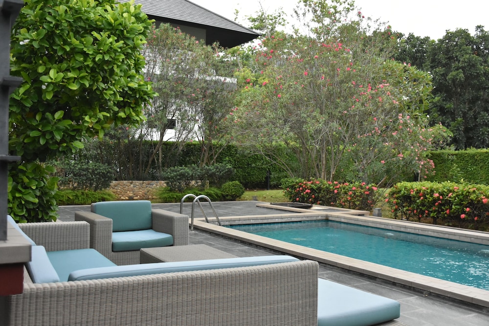 5 Bedrooms Pool Villa photo 2