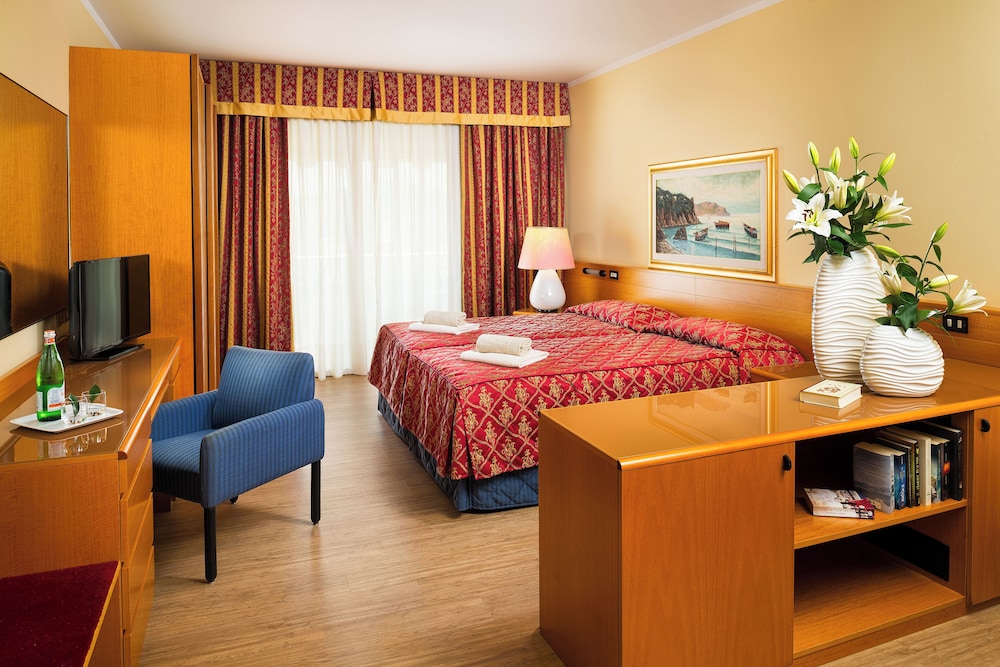 Deluxe Room - Photo 1