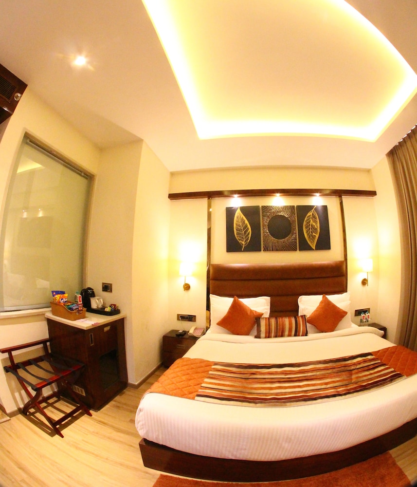 Suite - Photo 3