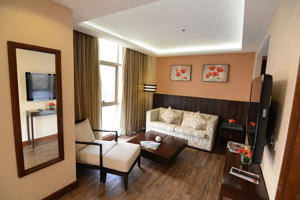Ramada Suite - Photo 20