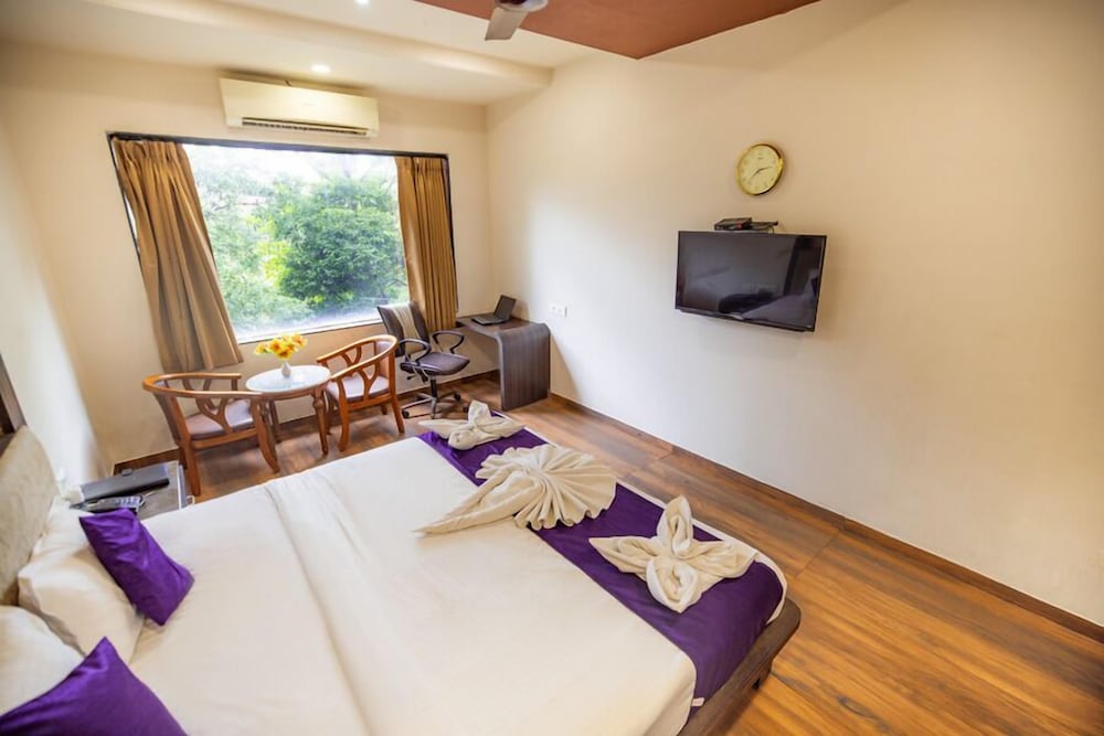 Deluxe Room - Photo 5