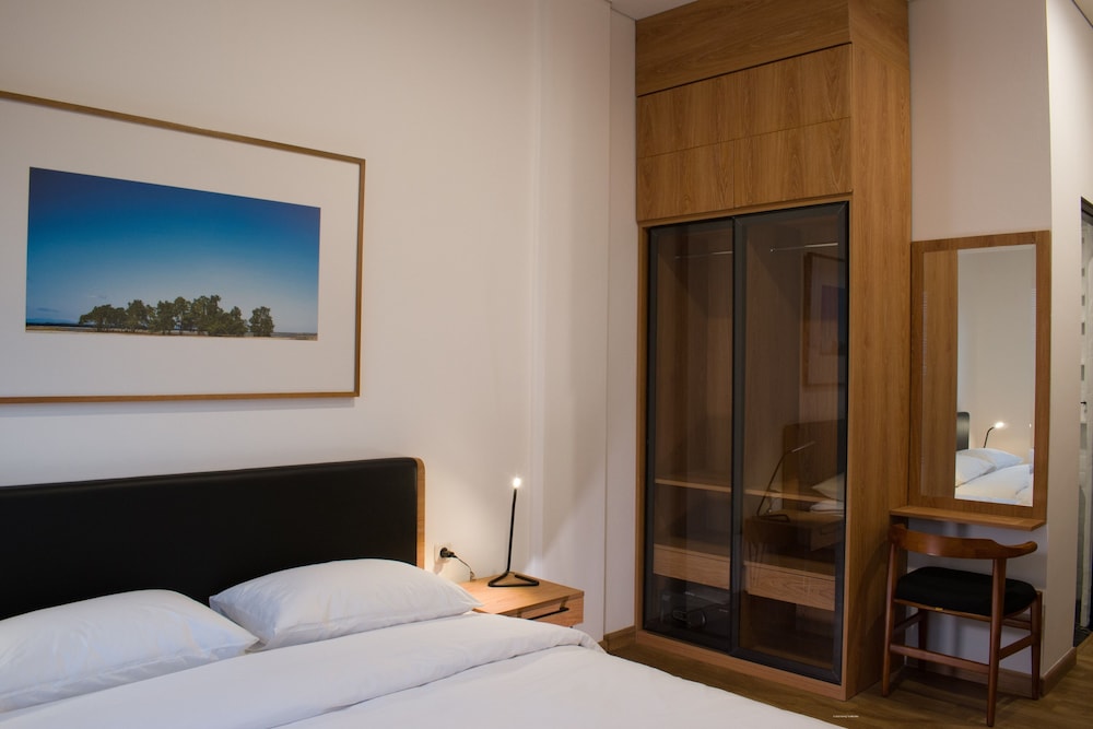 Deluxe Queen Room - Photo 5