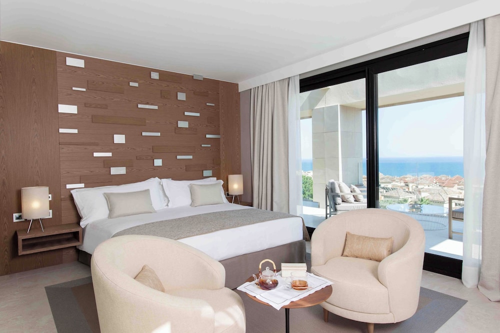 Infinity Pool Grand Suite Sea View