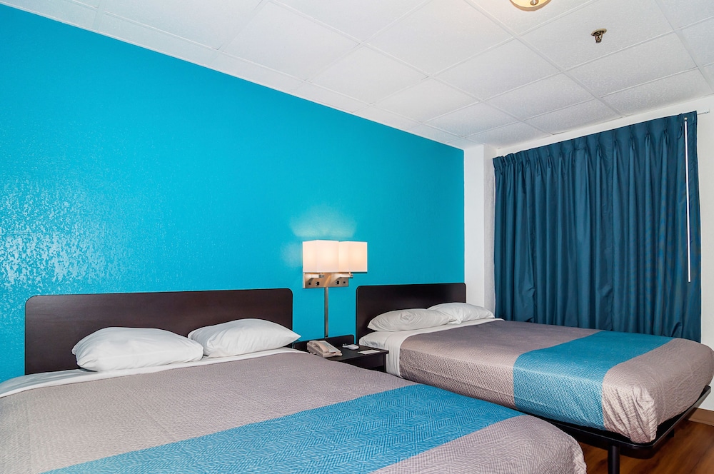 Standard Room, 2 Double Beds, Non Smoking photo 2