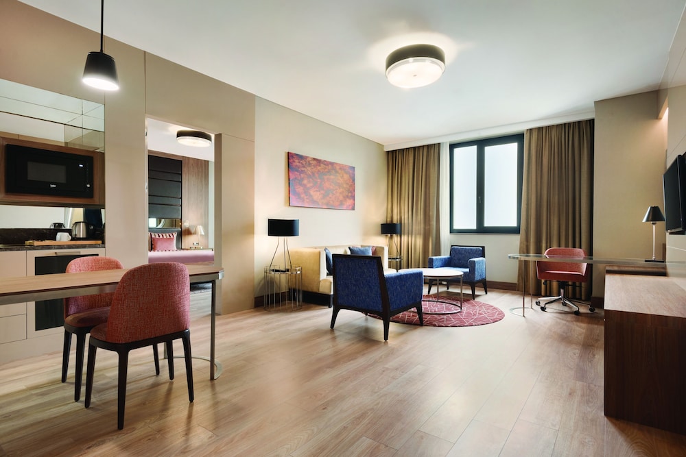 Luxury Suite, 1 Queen Bed, Accessible, Non Smoking (Mobility) photo 2