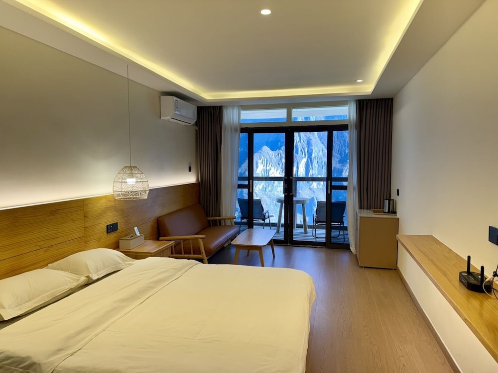Signature Double Room, Hill View