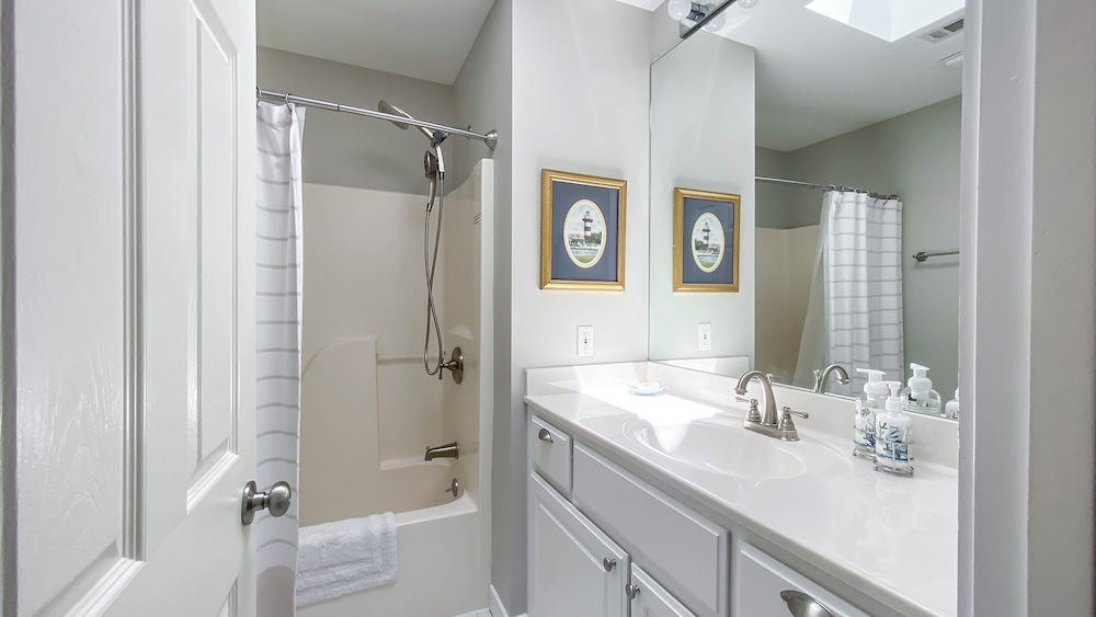 House, Multiple Beds, Kitchen, Garden View (13 Spartina Court)