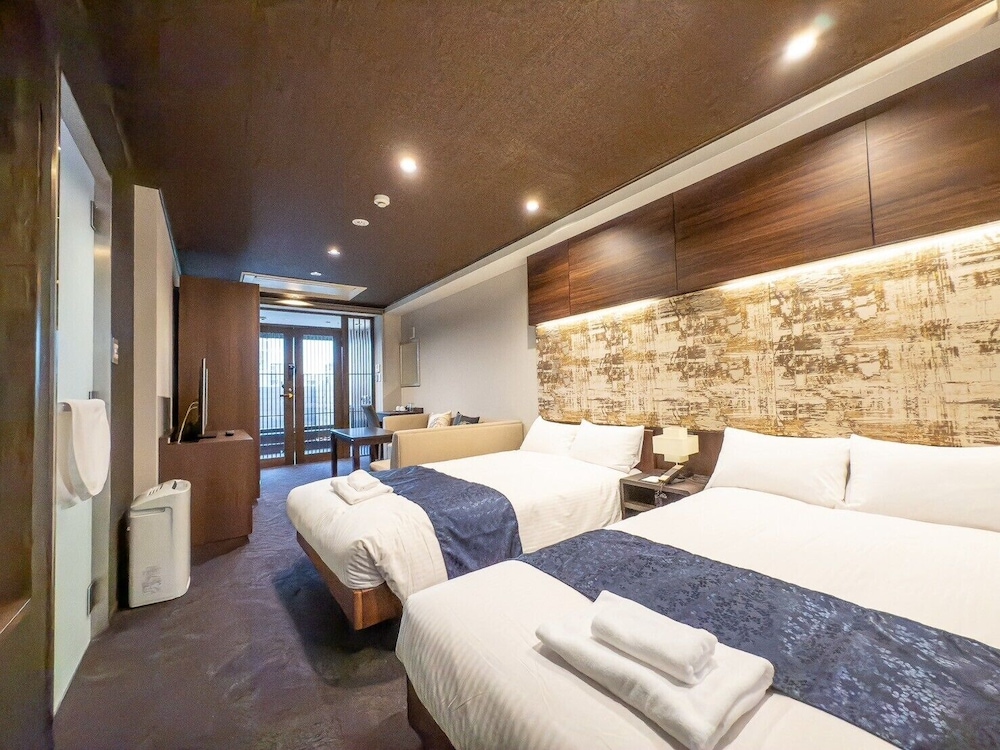 Luxury Suite, Balcony, City View