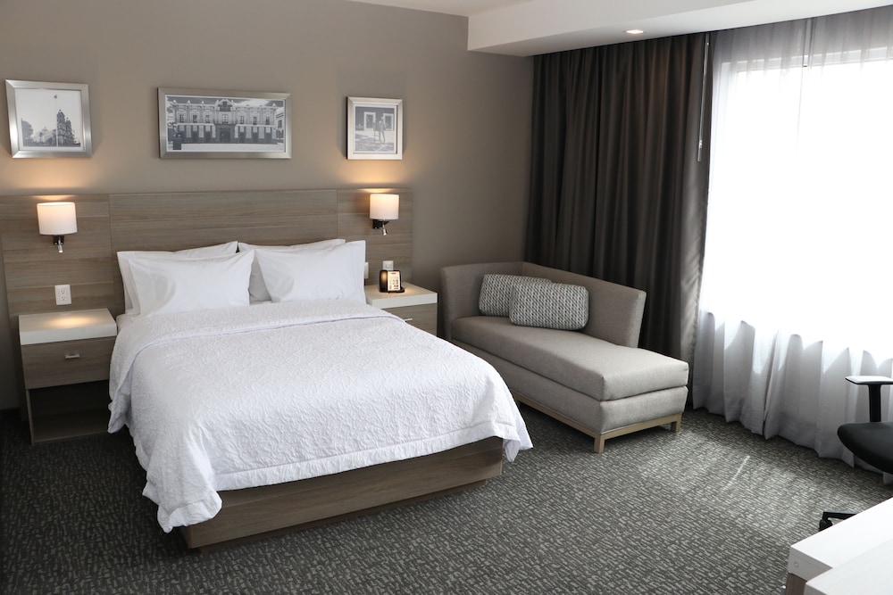 Room, 1 Queen Bed, Accessible (Roll-in Shower) - Photo 2