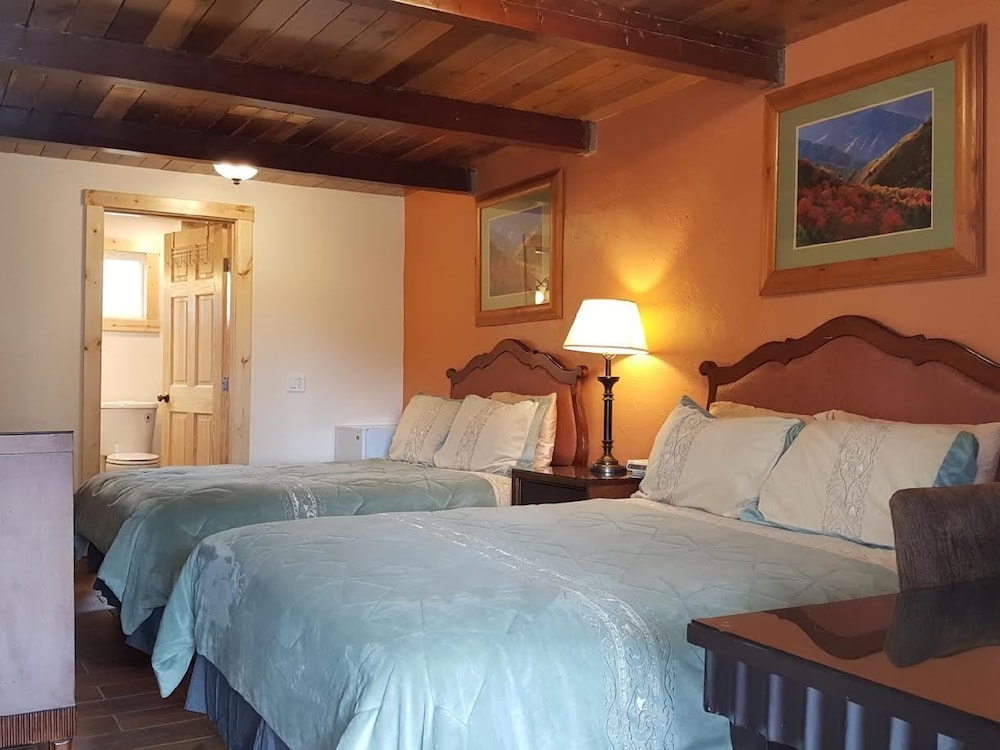 Standard Room, 2 Queen Beds - Photo 4