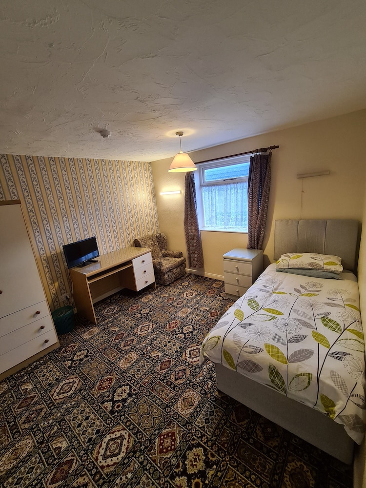 Basic Single Room photo 3