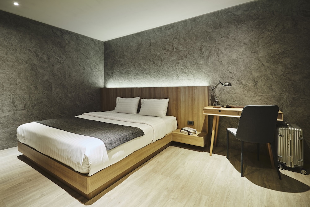One Bedroom photo 2