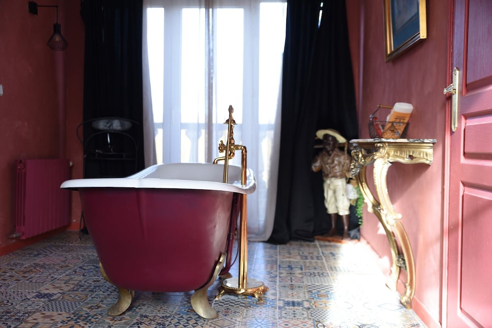 Romantic Suite, Ensuite, Garden View photo 2