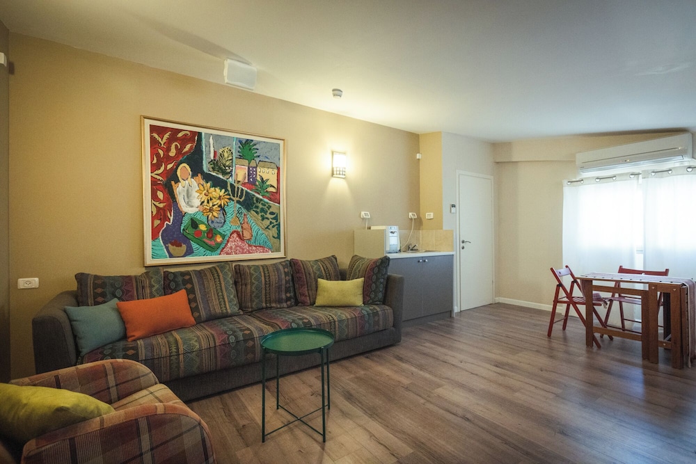 Deluxe Studio Suite photo 1