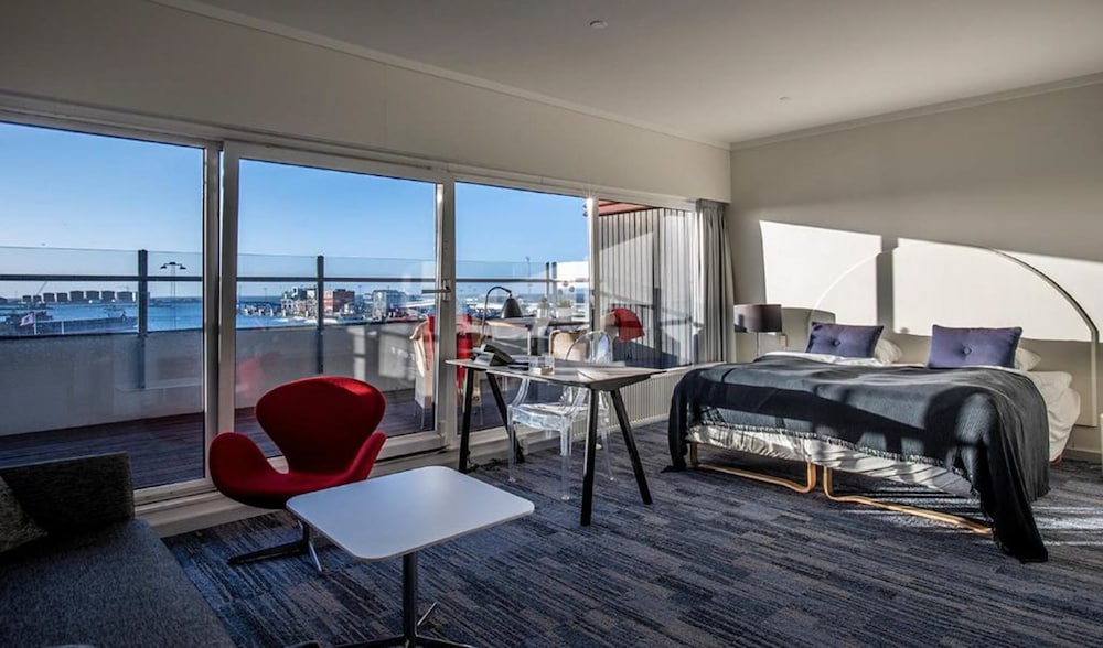 Business Room, Balcony, Sea View - Photo 1