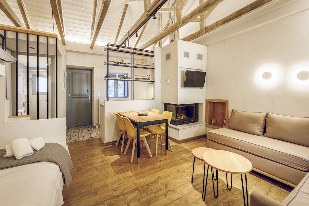 Design Studio Suite, 1 Bedroom, Fireplace, Ground Floor