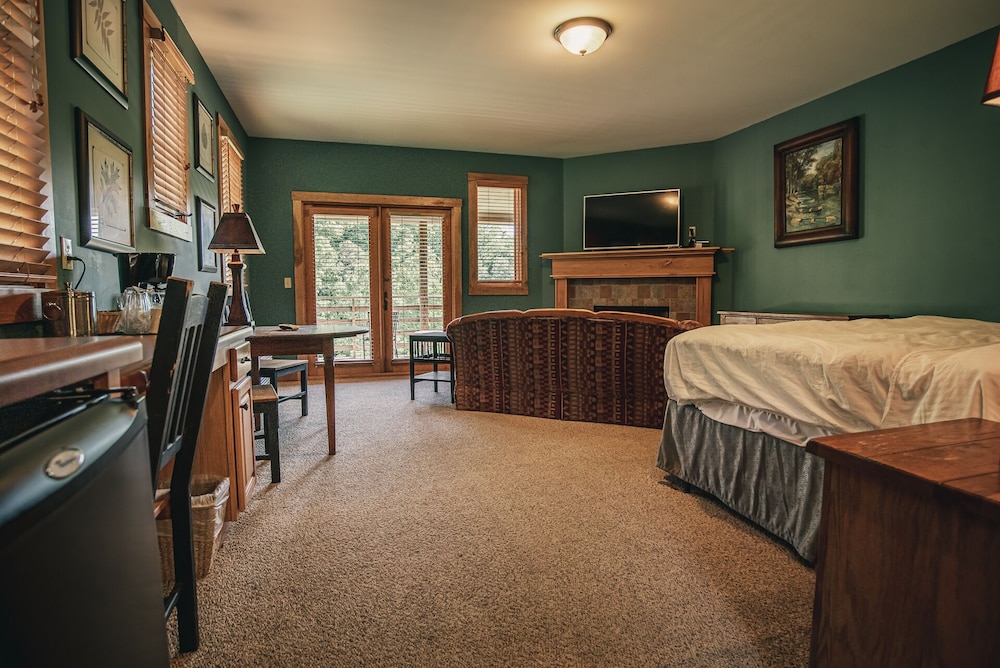 Premium Suite, 1 King Bed, Fireplace, Mountain View (14)