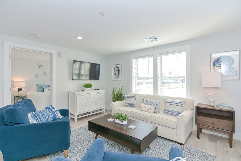 Luxury Condo photo 3