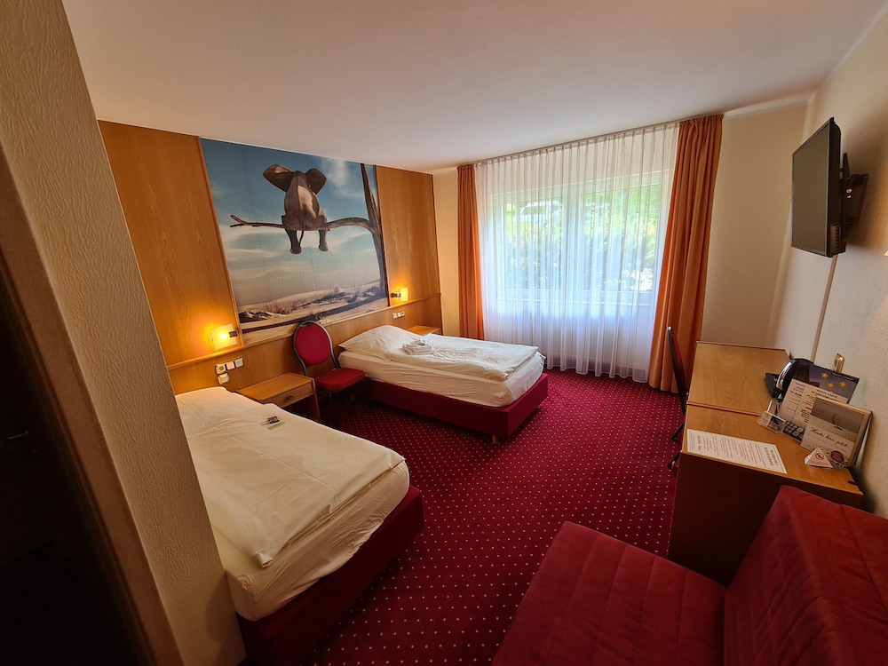 Economy Double Room, 2 Twin Beds, Non Smoking, Ground Floor photo 1