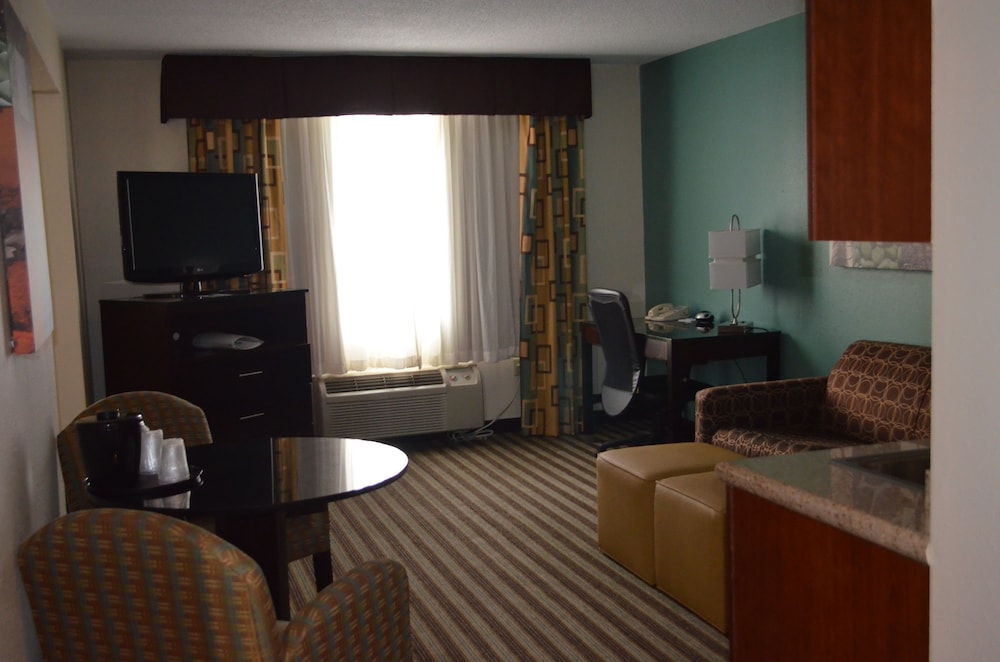 Standard Room, 2 Queen Beds - Photo 1