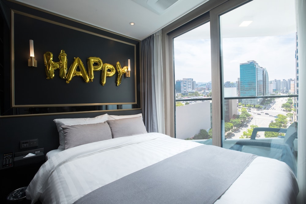 Suite (Party) - Photo 1