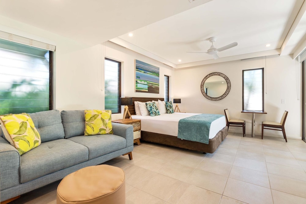Deluxe Studio Suite