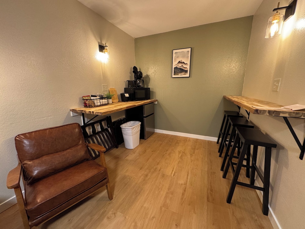 Standard Room, 2 Queen Bed, Pet Friendly photo 2