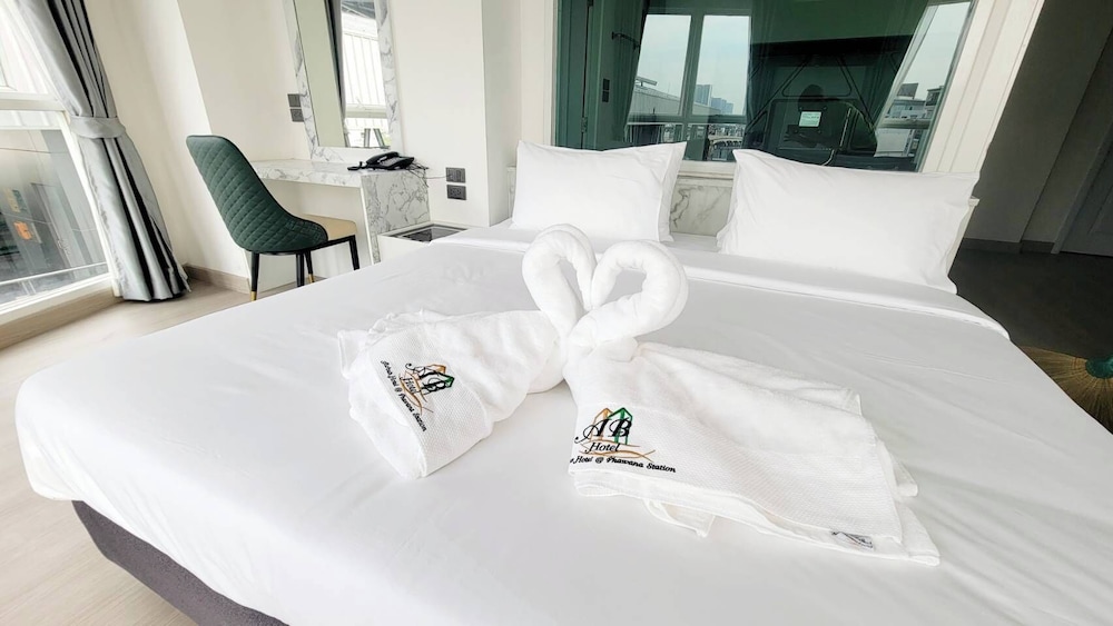 Supreior Twin with Bathtub+Premier King Suite