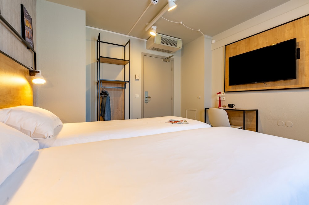 Room, 2 Twin Beds (New Design) photo 3