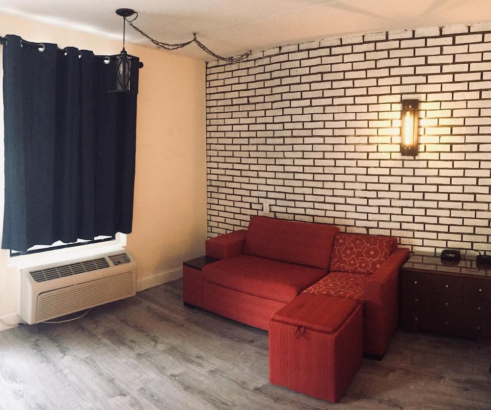 Suite, King Bed w/ Sofabed photo 2