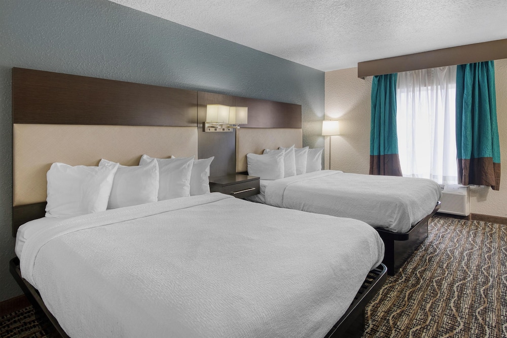 Suite, 2 Queen Beds, Non Smoking, Refrigerator & Microwave (with Sofabed) - Photo 1