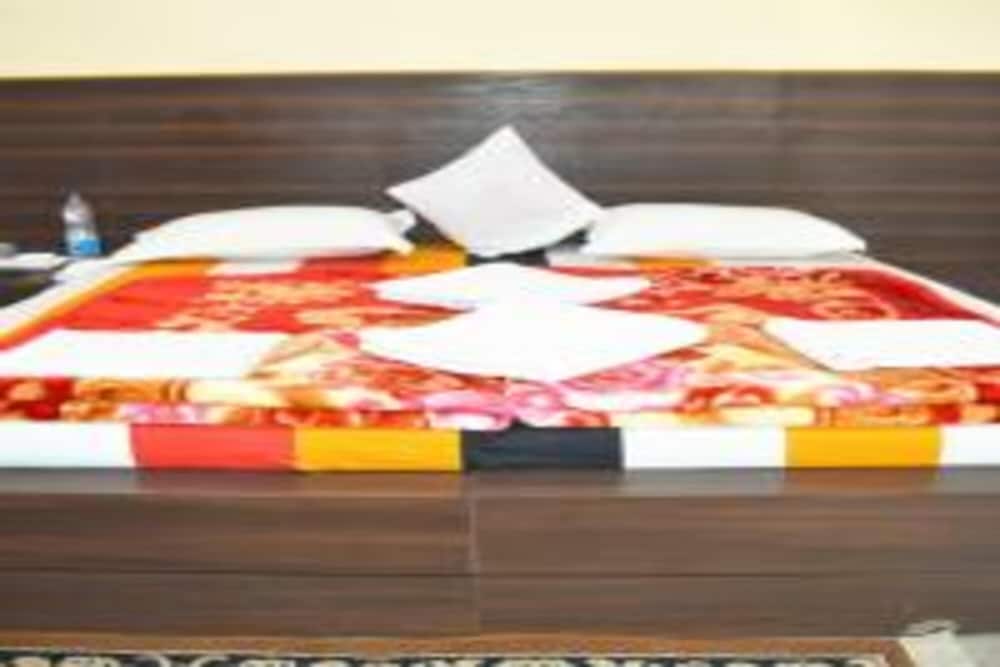 Deluxe Room - Photo 10