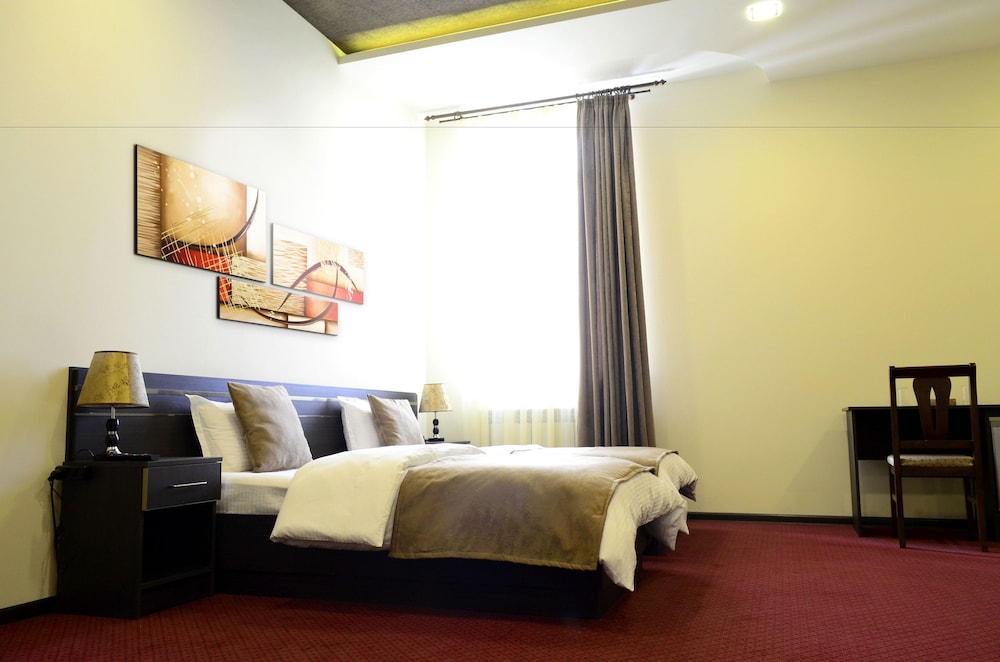 Deluxe Double Or Twin Room photo 1