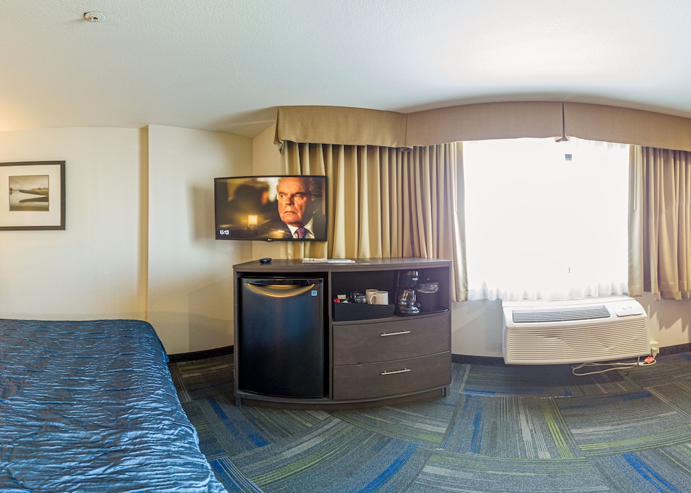 Room, 2 Queen Beds, Non Smoking thumbnail 6