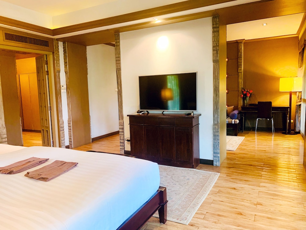 Junior Suite Room with Jacuzzi - Photo 3